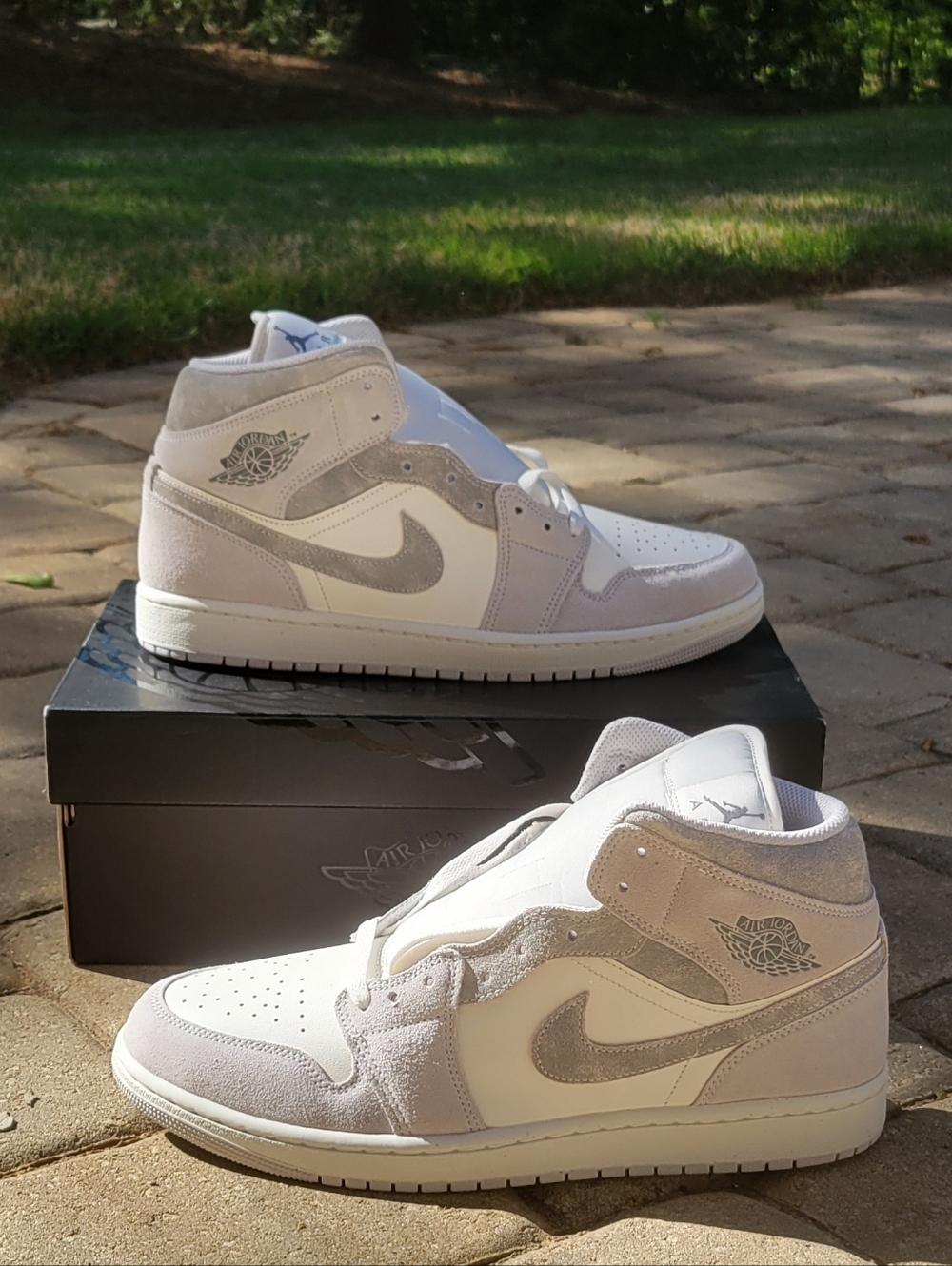 Jordan 1 Mid SE 'Neutral Grey'